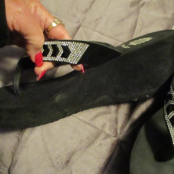 yellow box jewled sandals black sz 7 1/2 M - Picture 2 of 5